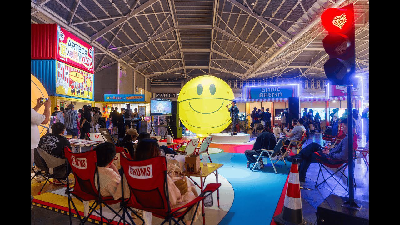 Visitors shopping and mingling at the Artbox Singapore lifestyle market