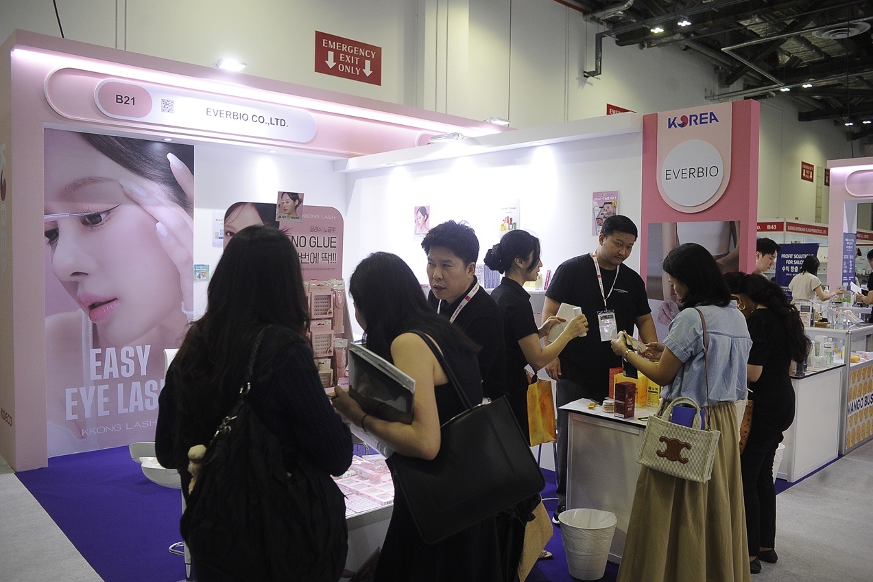 Visitors gathered at a Korean eyelash-products booth at BeautyAsia 2026 trade show, Marina Bay Sands Expo, Singapore